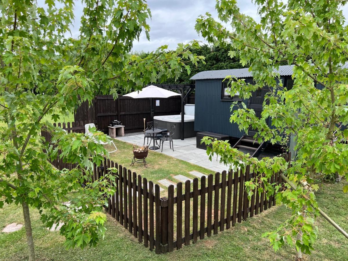 Shepherds Hut With Hot Tub Wells Eksteriør bilde