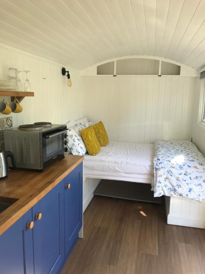 Shepherds Hut With Hot Tub Wells Eksteriør bilde